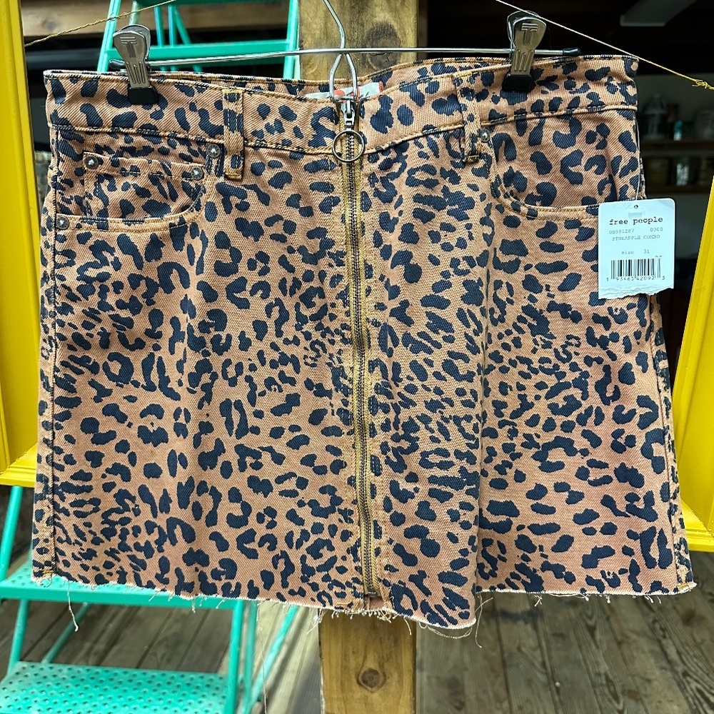 Free People denim Leopard mini skirt - size 31 - NWT